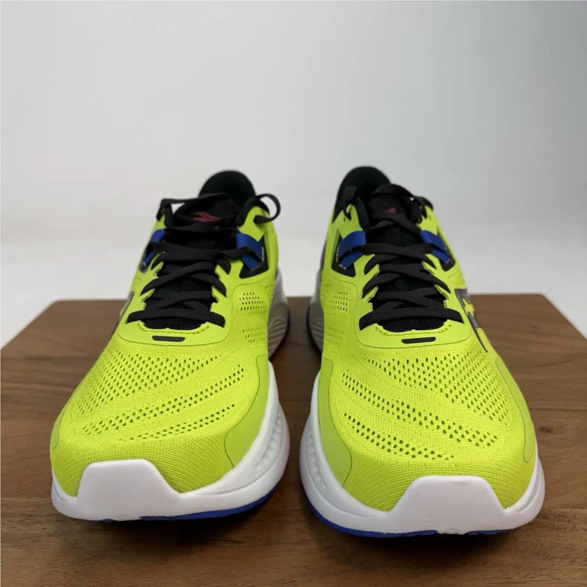 Saucony shoes - Guide 15 - Guide - Green 1
