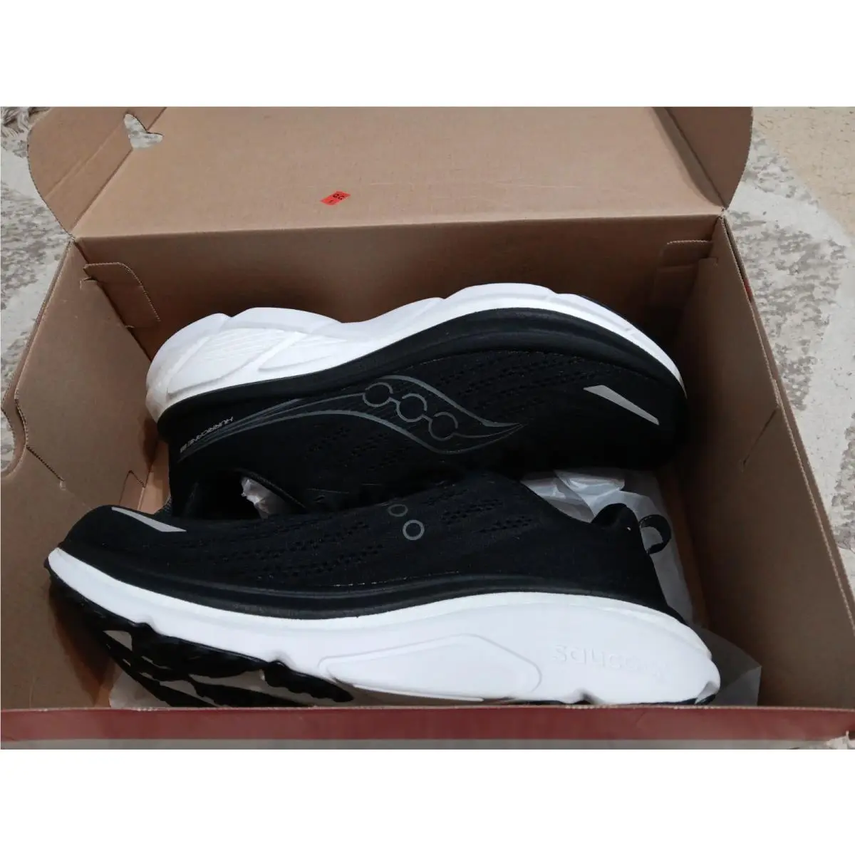 Man`s Saucony Hurricane 25 Size 11 Wide Black White S21027-200