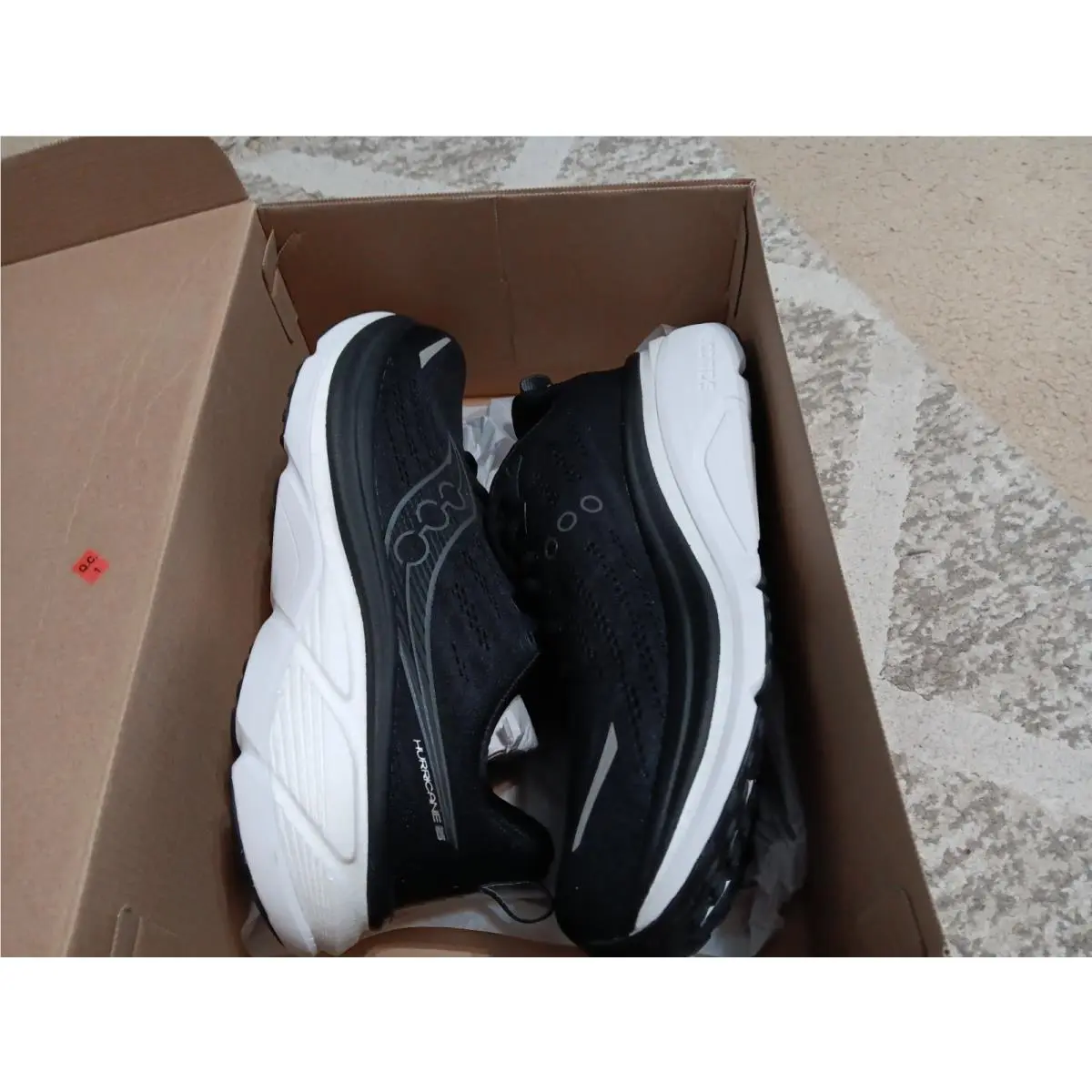 Saucony shoes - Saucony Hurricane 25 Wide - Hurricane Wide - S21027-200 - Black 0