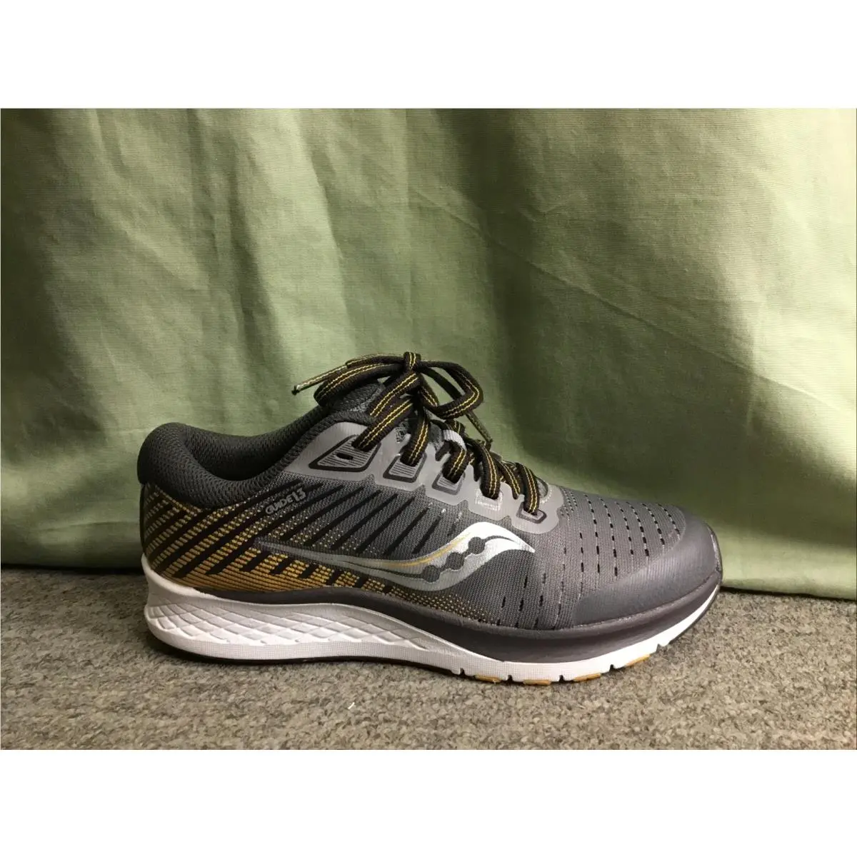 Boys Saucony S75000-1 Grey/yellow S-guide 13 Sneakers Size 1.5 Medium