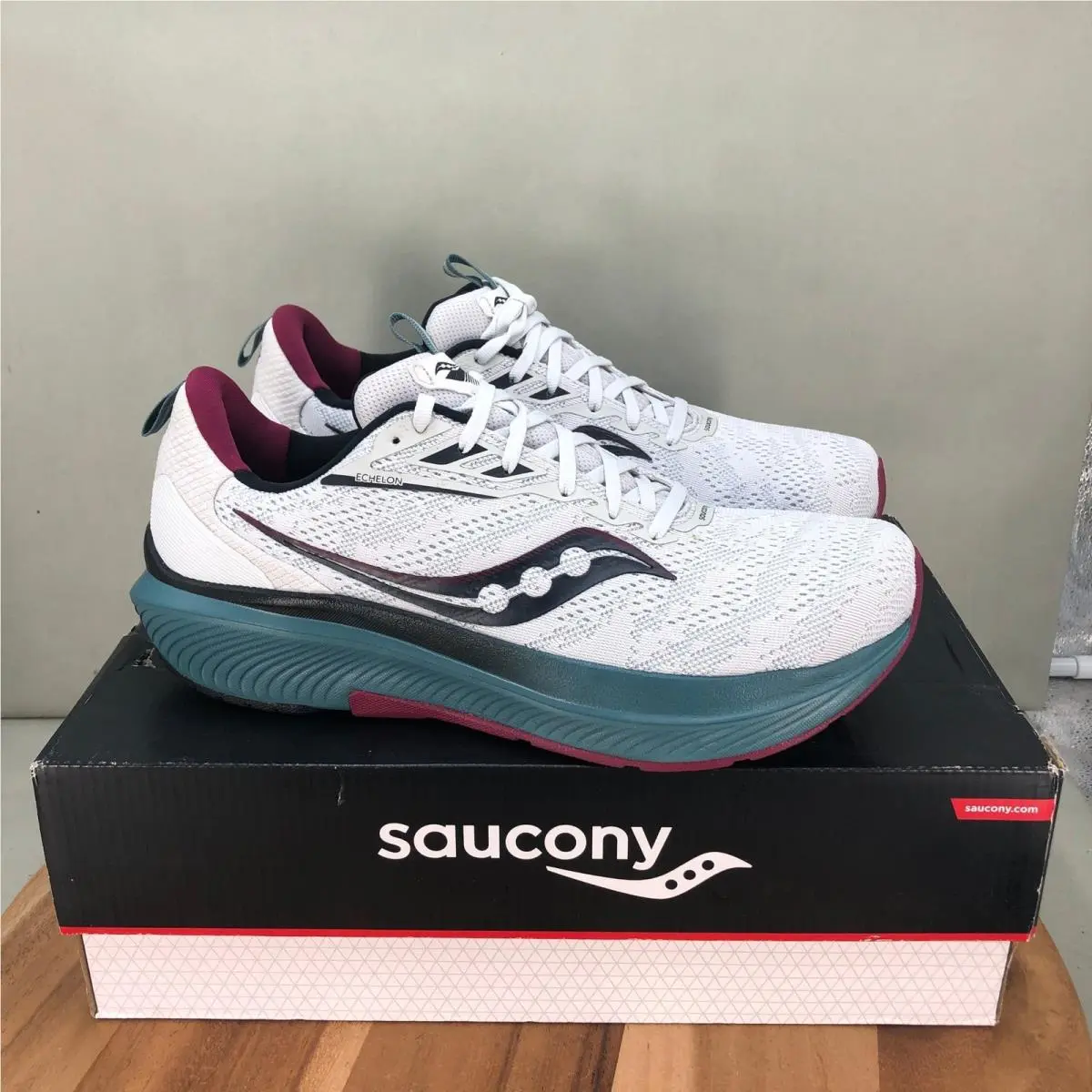 Saucony Echelon 9 Womens Running Shoes White Burgundy Teal Size 11.5