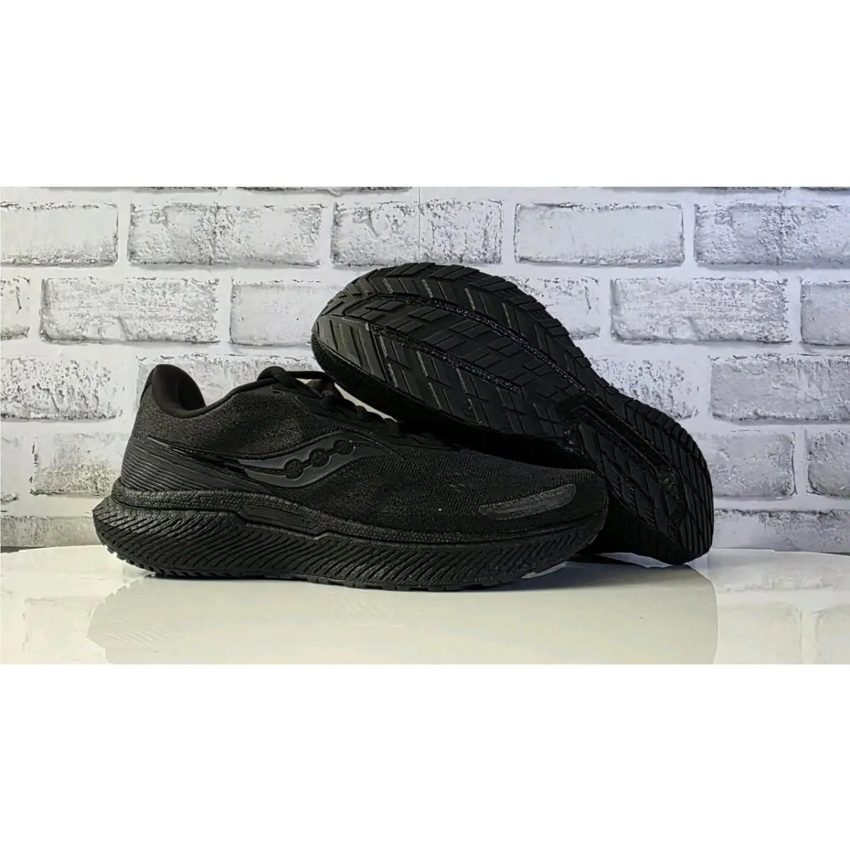 Saucony Triumph 19 Men`s Size 9 Athletic Running Training Shoes Triple Black