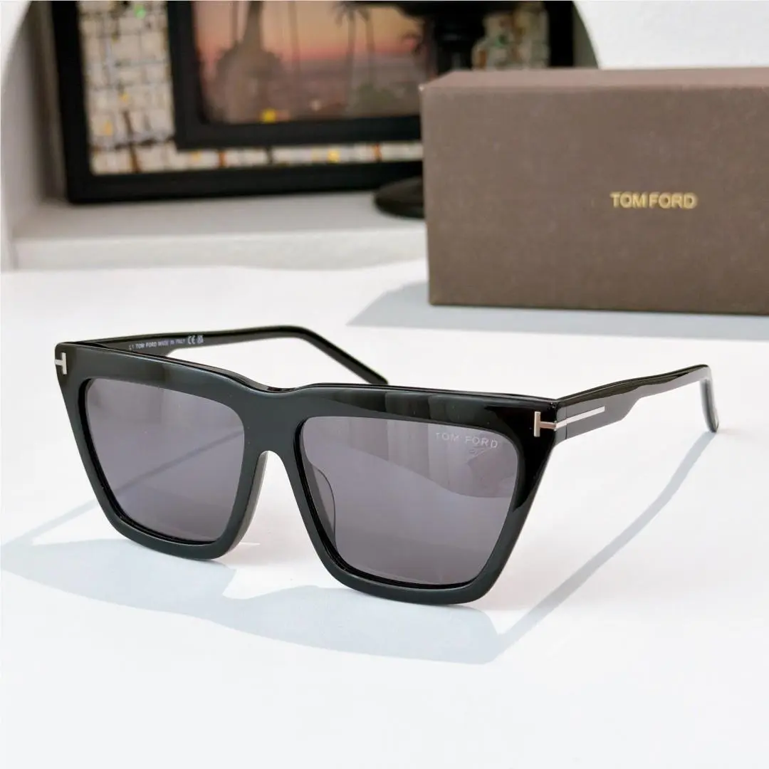 Tom Ford Sunglasses FT1110 01B Black/gray 56-14-140mm with Case