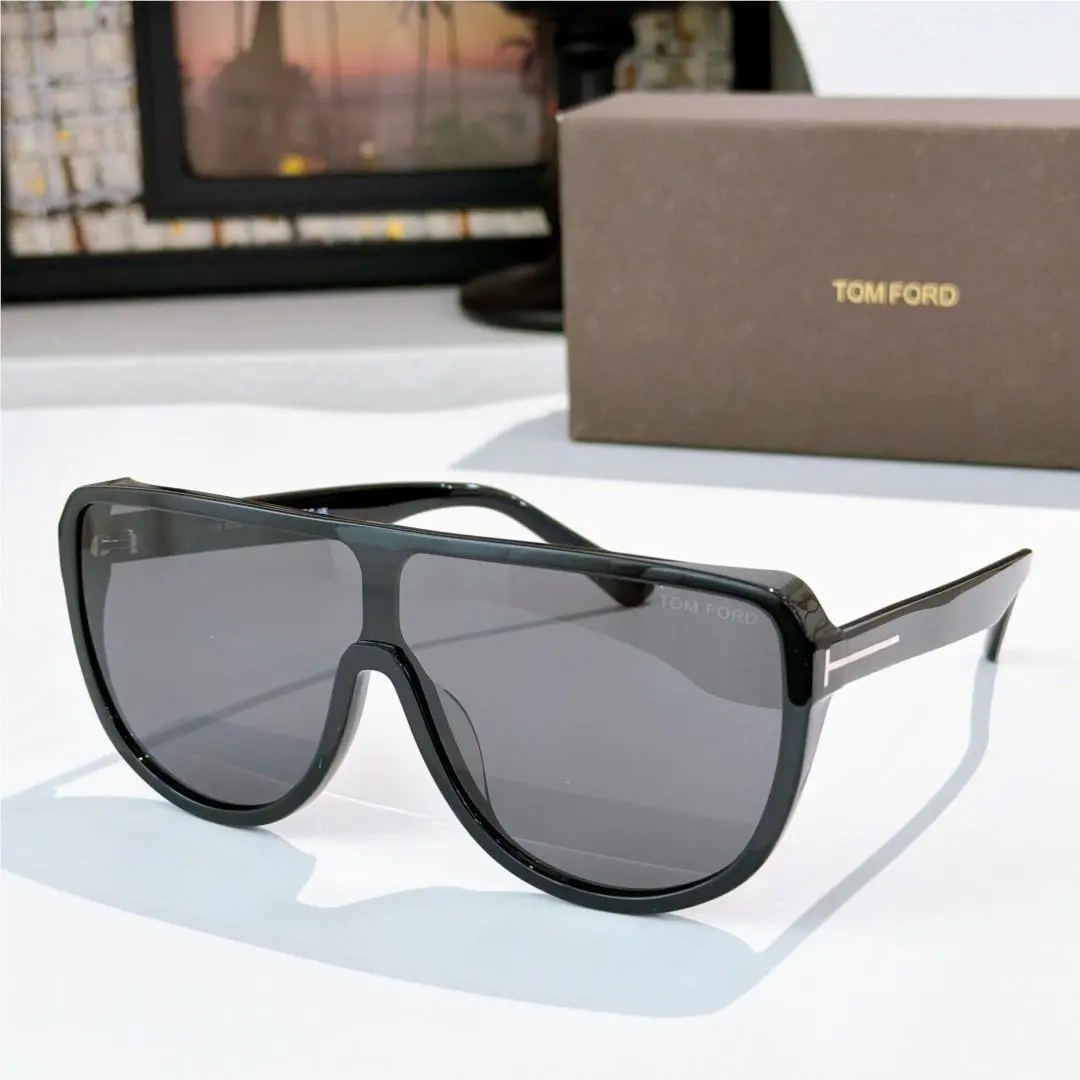 Tom Ford Photochromatic Sunglasses FT1182 Black/gray 141-0-145mm with Case