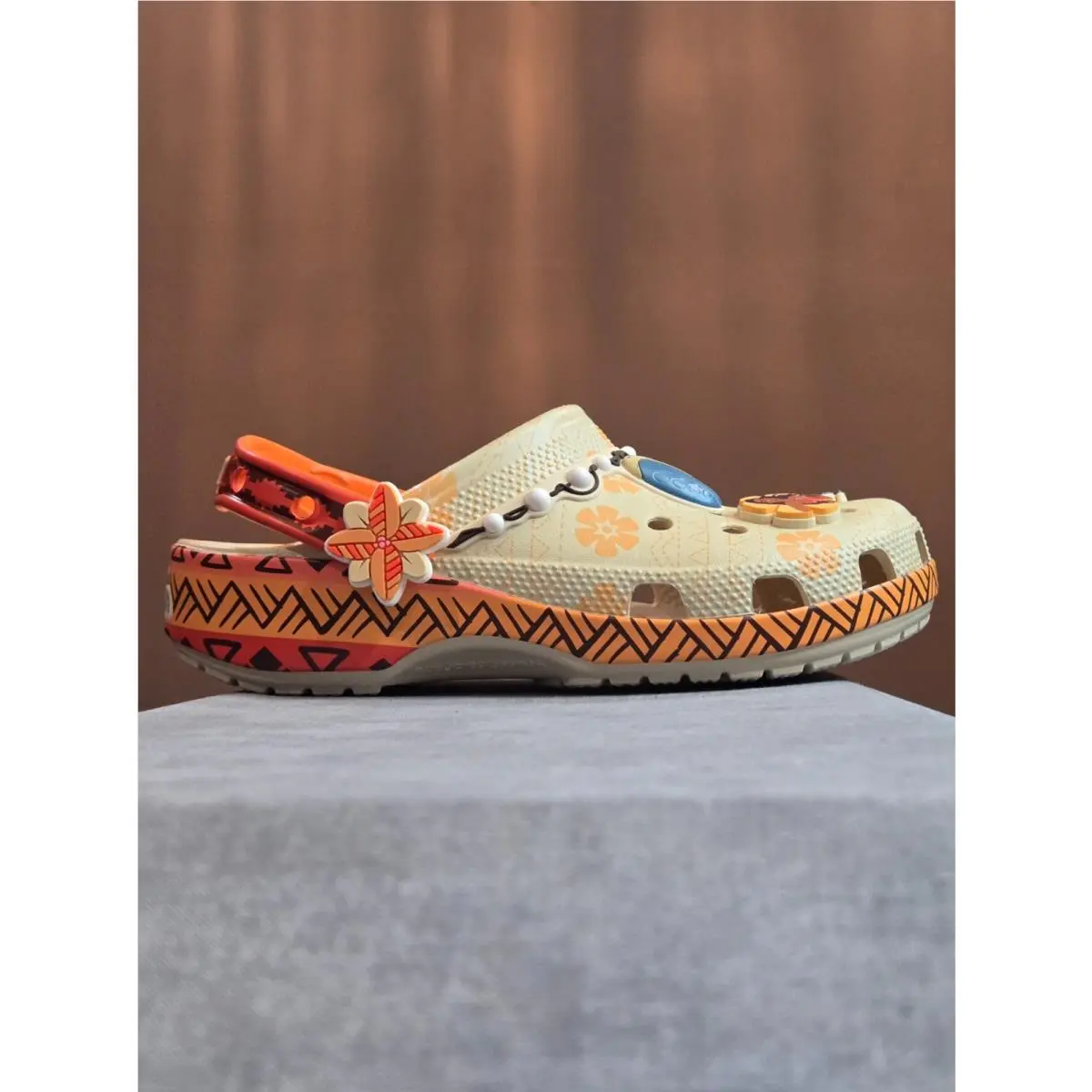 Crocs X Disney Moana Classic Clog Beige 211196-90H Limited Edition Size J5