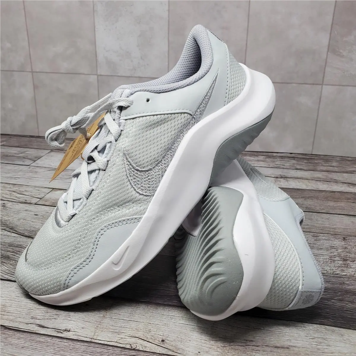 Nike Legend Essential 3 Next Nature Women`s Size 7 Platinum Silver DM1119-004