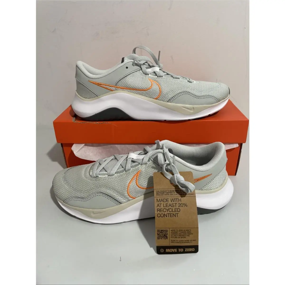 Men’s Shoes Size 9.5 Legend Essential 3 Grey/orange EU 43 by Nike