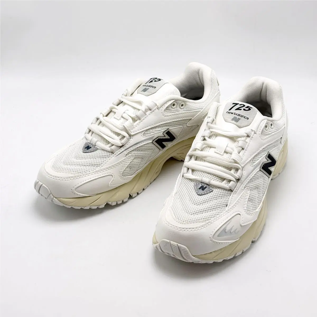 New Balance shoes - New Balance 725 - White 0
