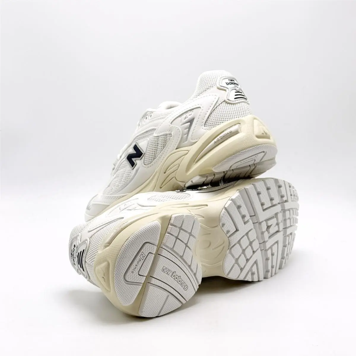 New Balance shoes - New Balance 725 - White 3