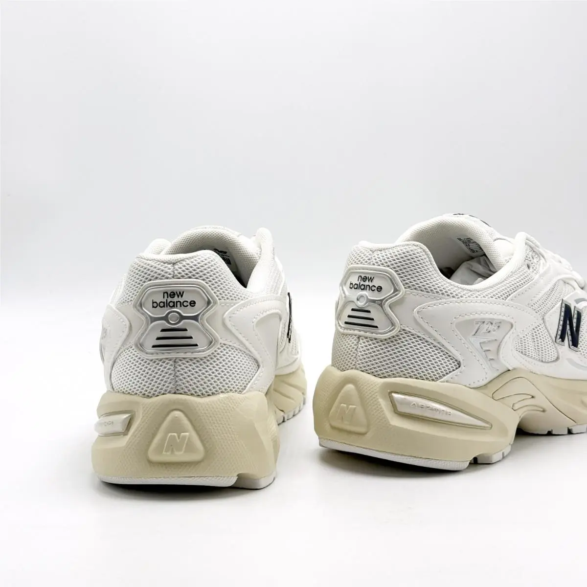 New Balance shoes - New Balance 725 - White 7