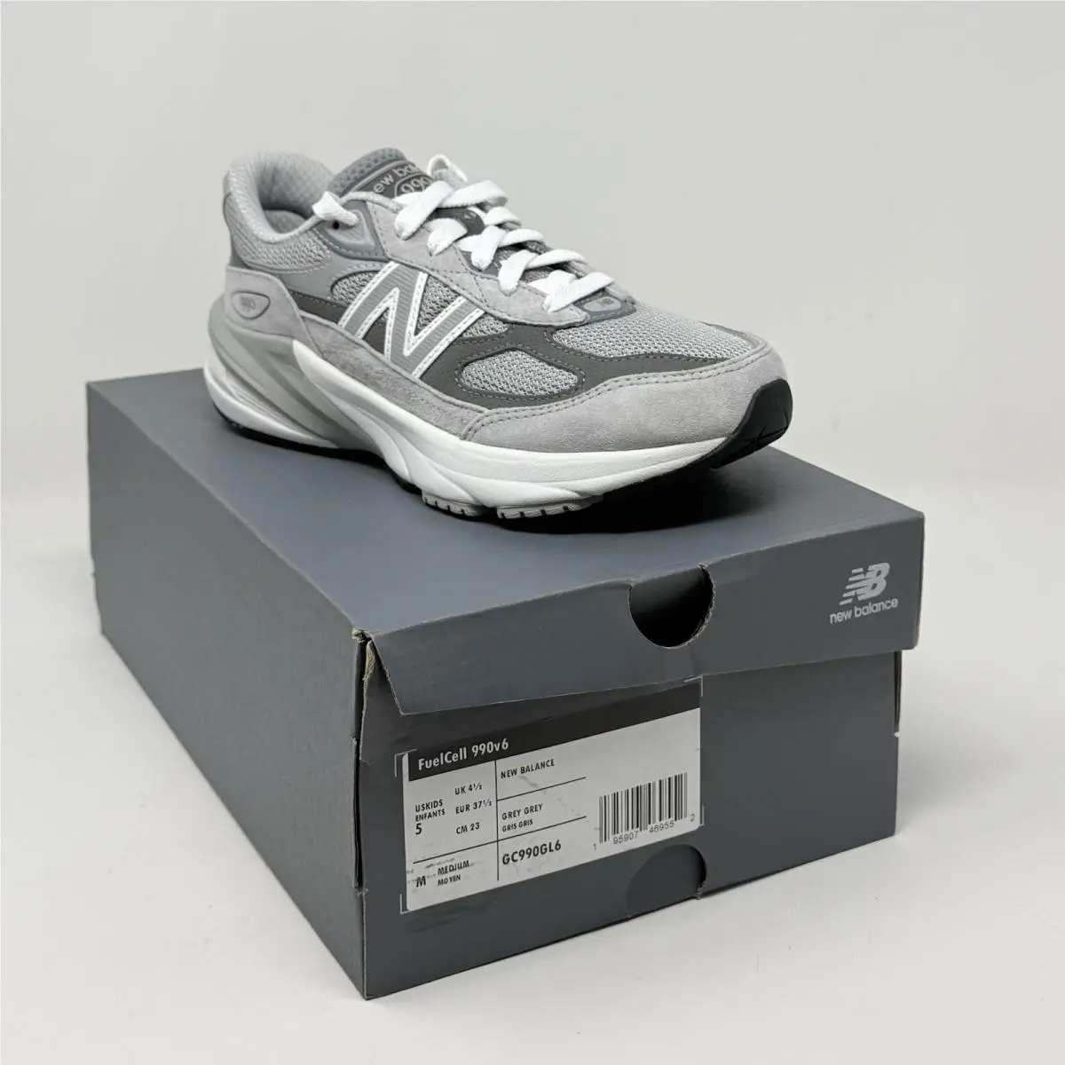 New Balance 990v6 Running Shoes Sneakers Girls Boys Big Kids Size 5 Gray White