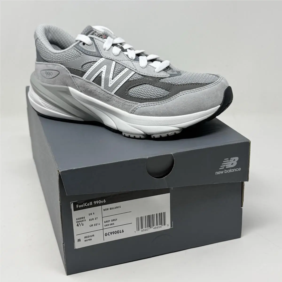 New Balance 990v6 Running Shoes Sneakers Girls Boys Big Kids Size 4.5 Gray White