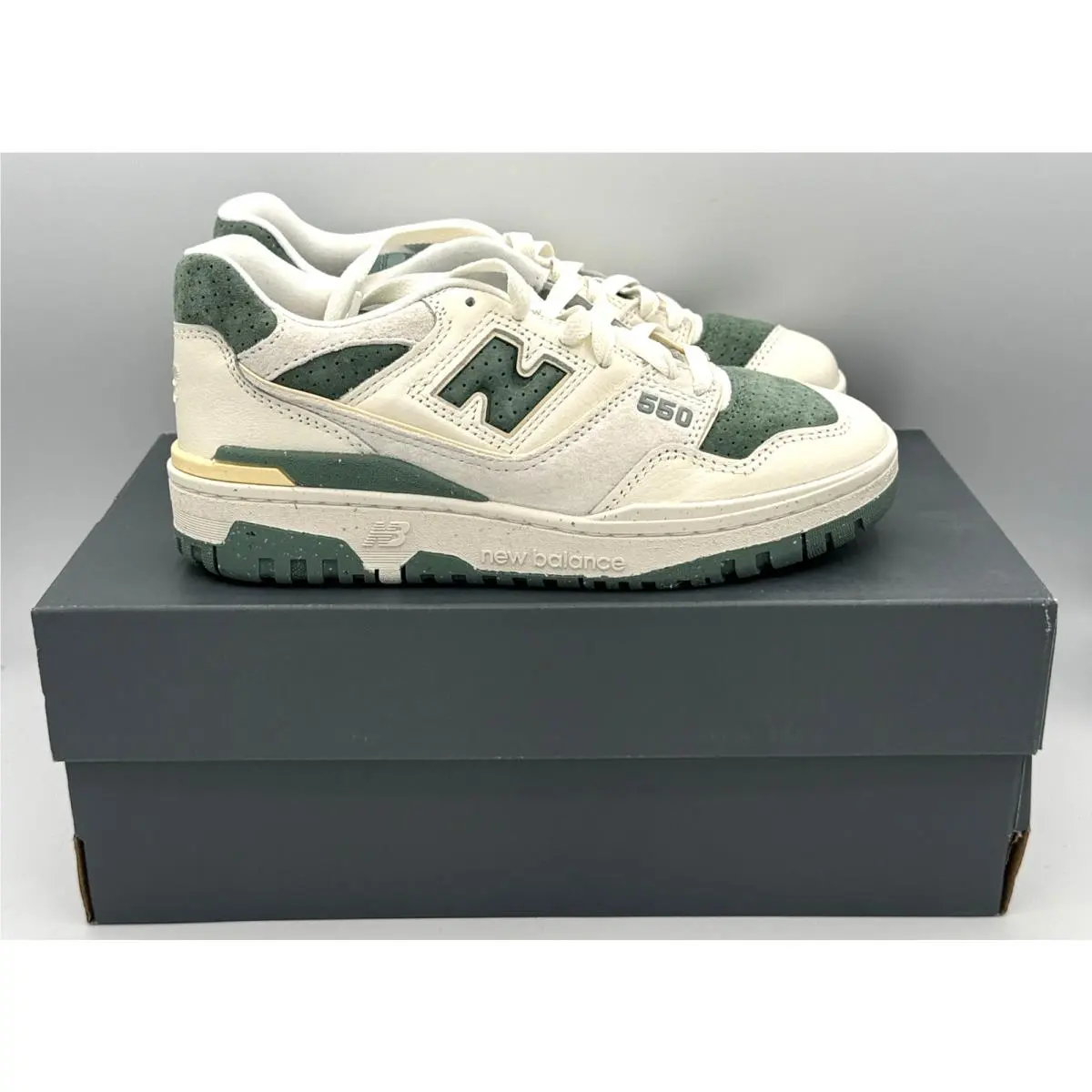 New Balance 550 Shoes Womens Size 6 B Sea Salt Dark Juniper Outdoor BBW550PE