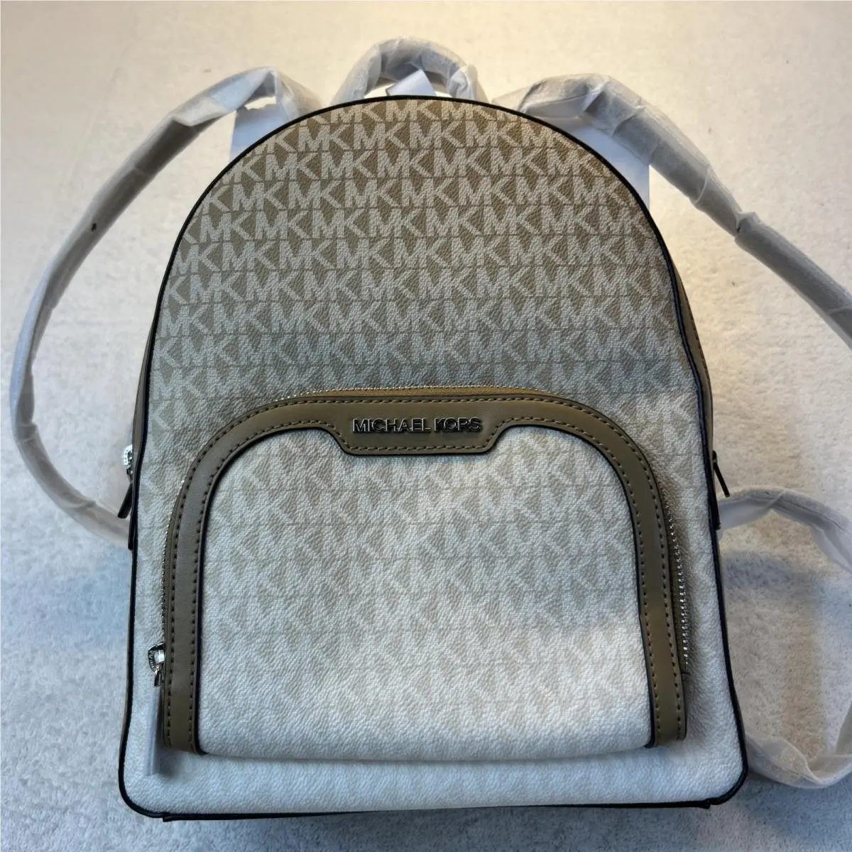 Michael Kors Jaycee Medium Backpack Vanilla Light Brown Vinyl/leather