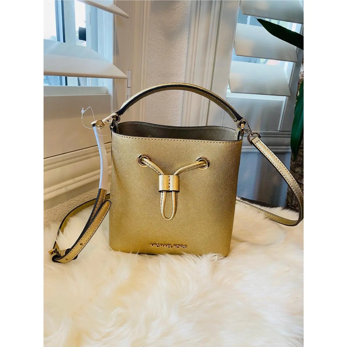 Michael Kors Suri Small Bucket Crossbody Gold Leather Bag 35T1GU2C5M