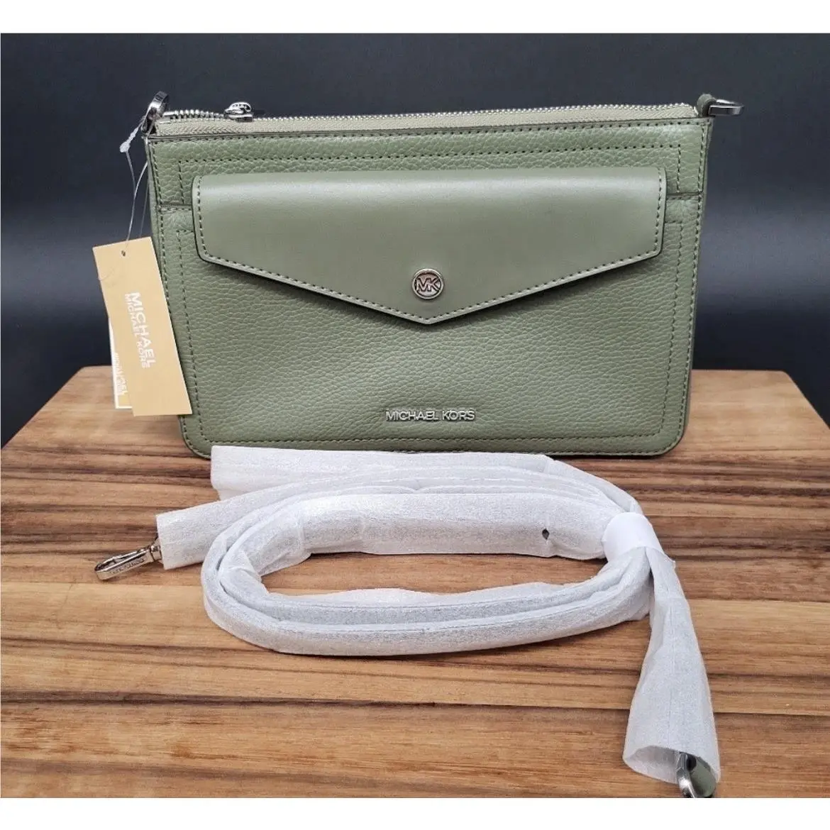 Michael Kors Maisie Medium Pebbled Leather 3-in-1 Crossbody Bag- Pale Green