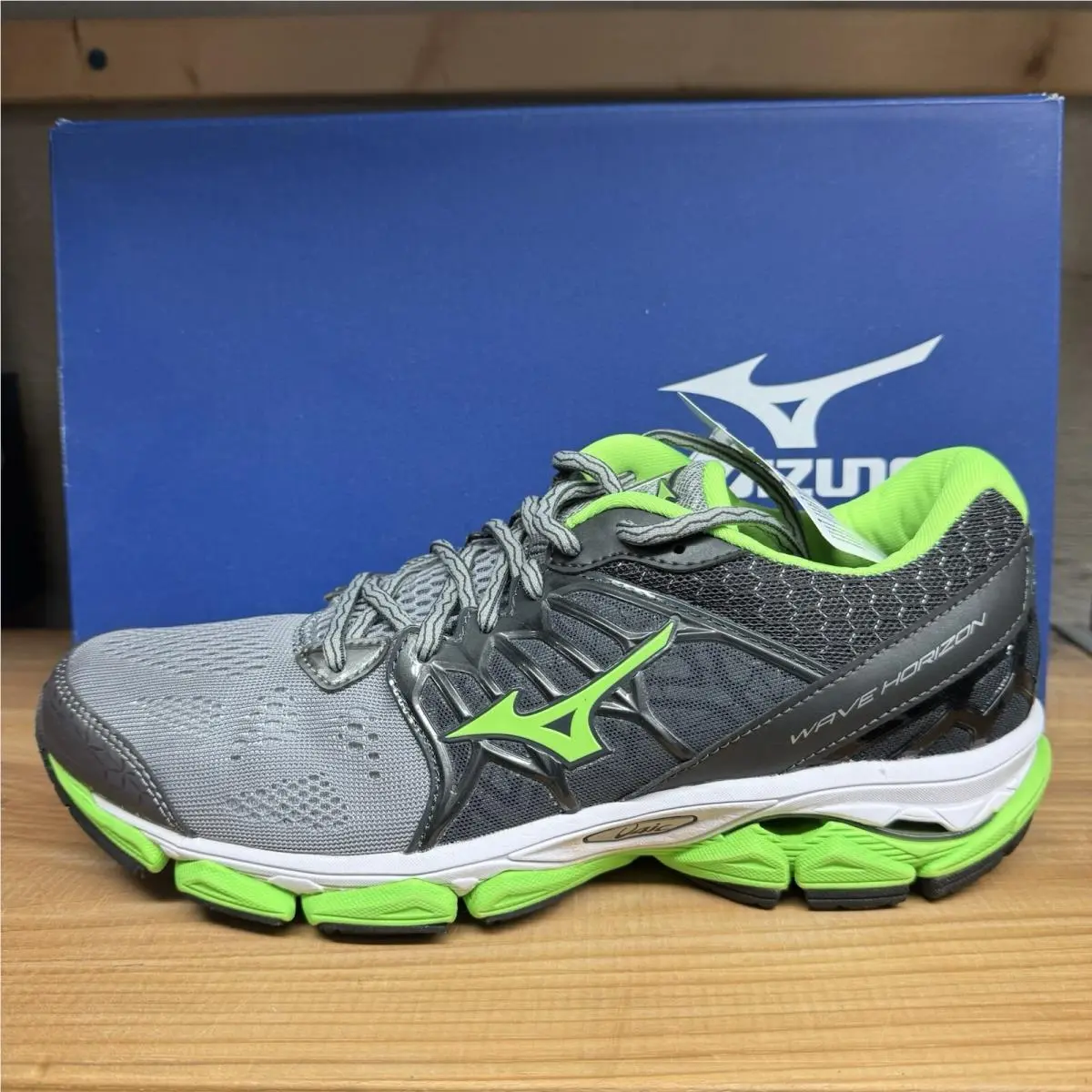 Mizuno Wave Horizon Gray Green Men Running Shoe Size 8 US