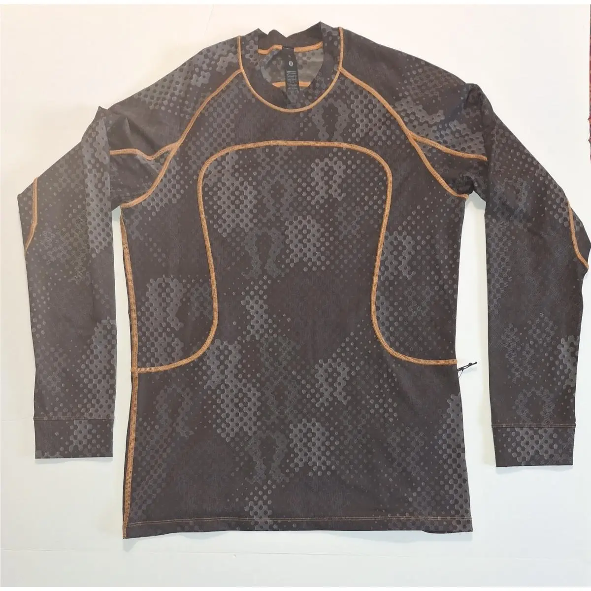 Men`s Lululemon Shirt XL Tight-fit Long Sleeve Black Sable Light Vapor