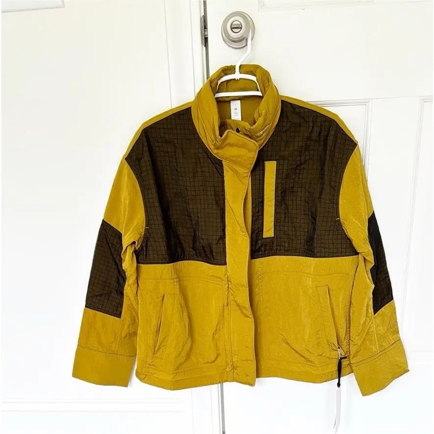 Lululemon Water Resistant Mesh Jacket Size 6 Gold Black