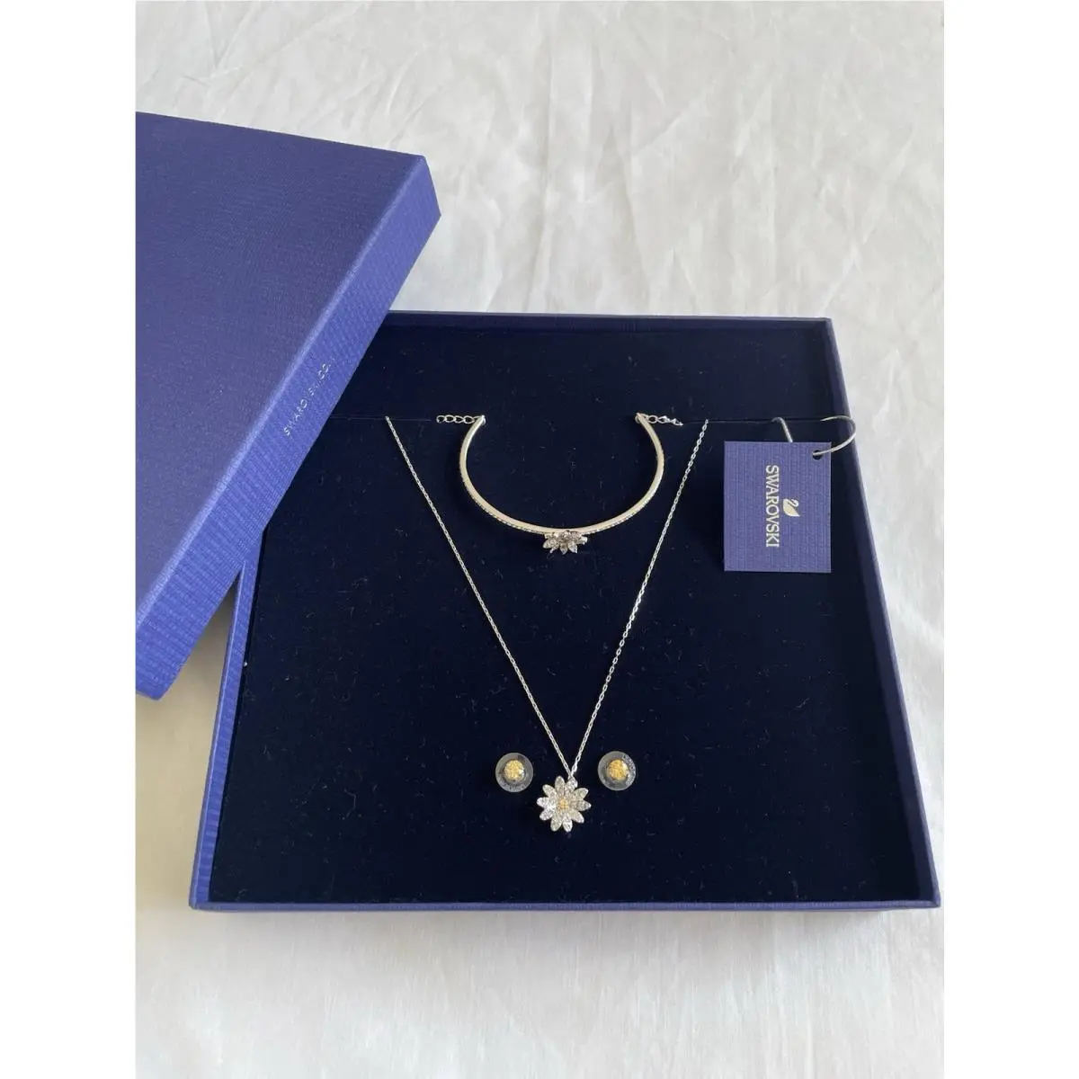 Swarovski Eternal Flower Daisy Bracelet Earring Necklace Set Giftable