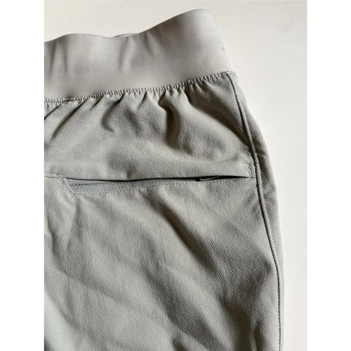 Lululemon clothing - Beige 2