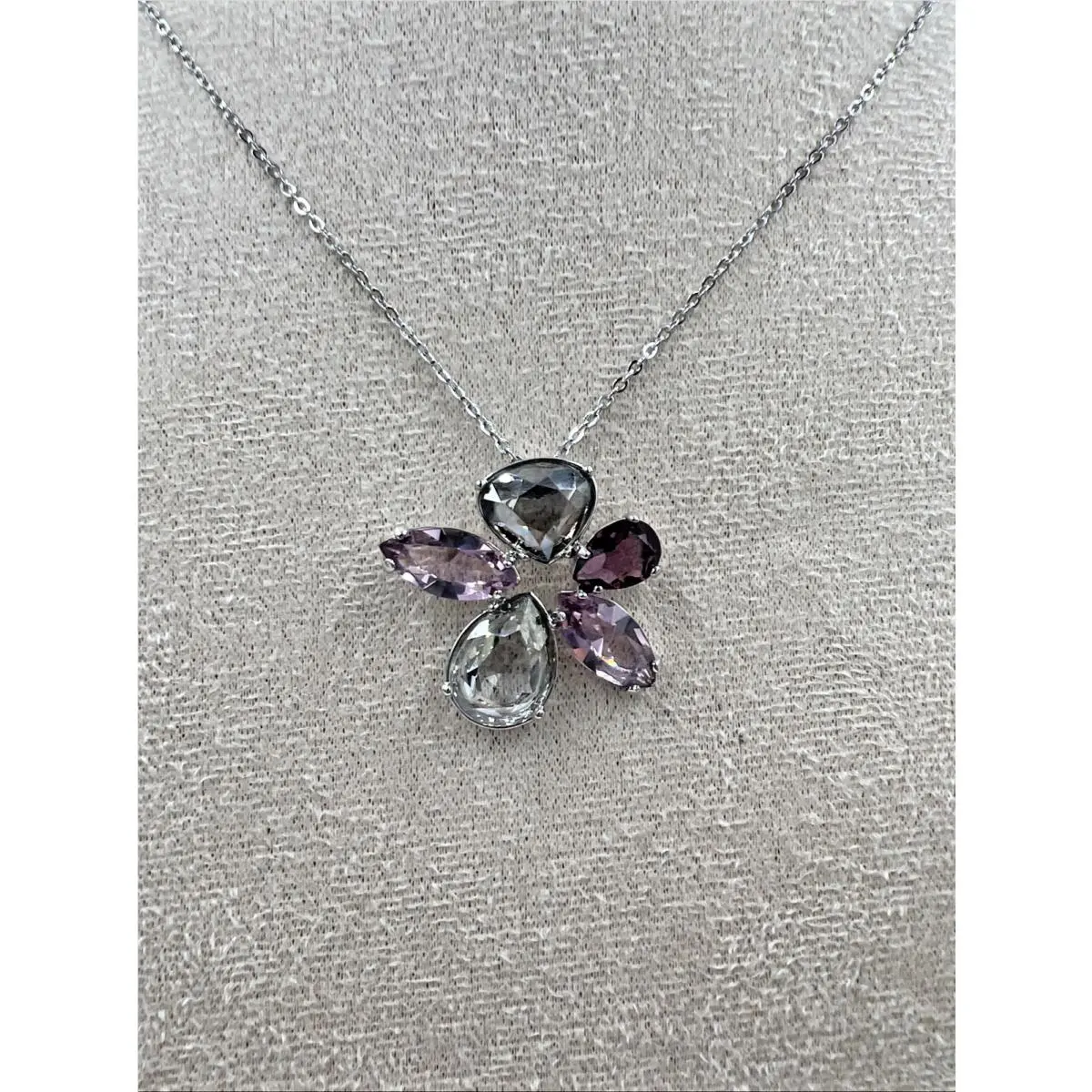 Swarovski Crystal Heritage Flower Floral Swan Pendant 16 Signed Necklace