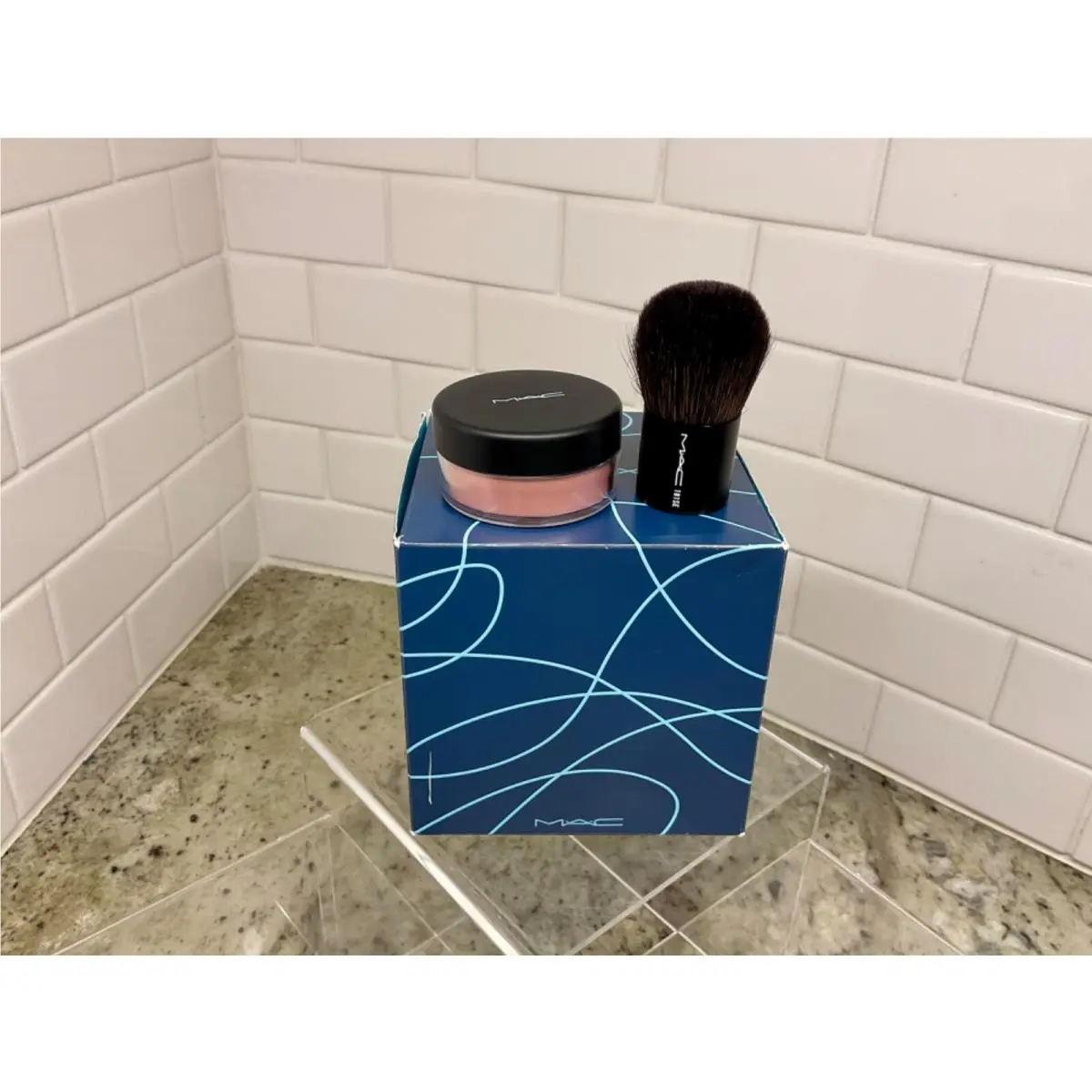 Mac Novel Twist Limited Edition Nordstrom Exclusive Limited Edition Rare COOL PEARLIZER BRUSH AND BAG by MAC Cosmetics