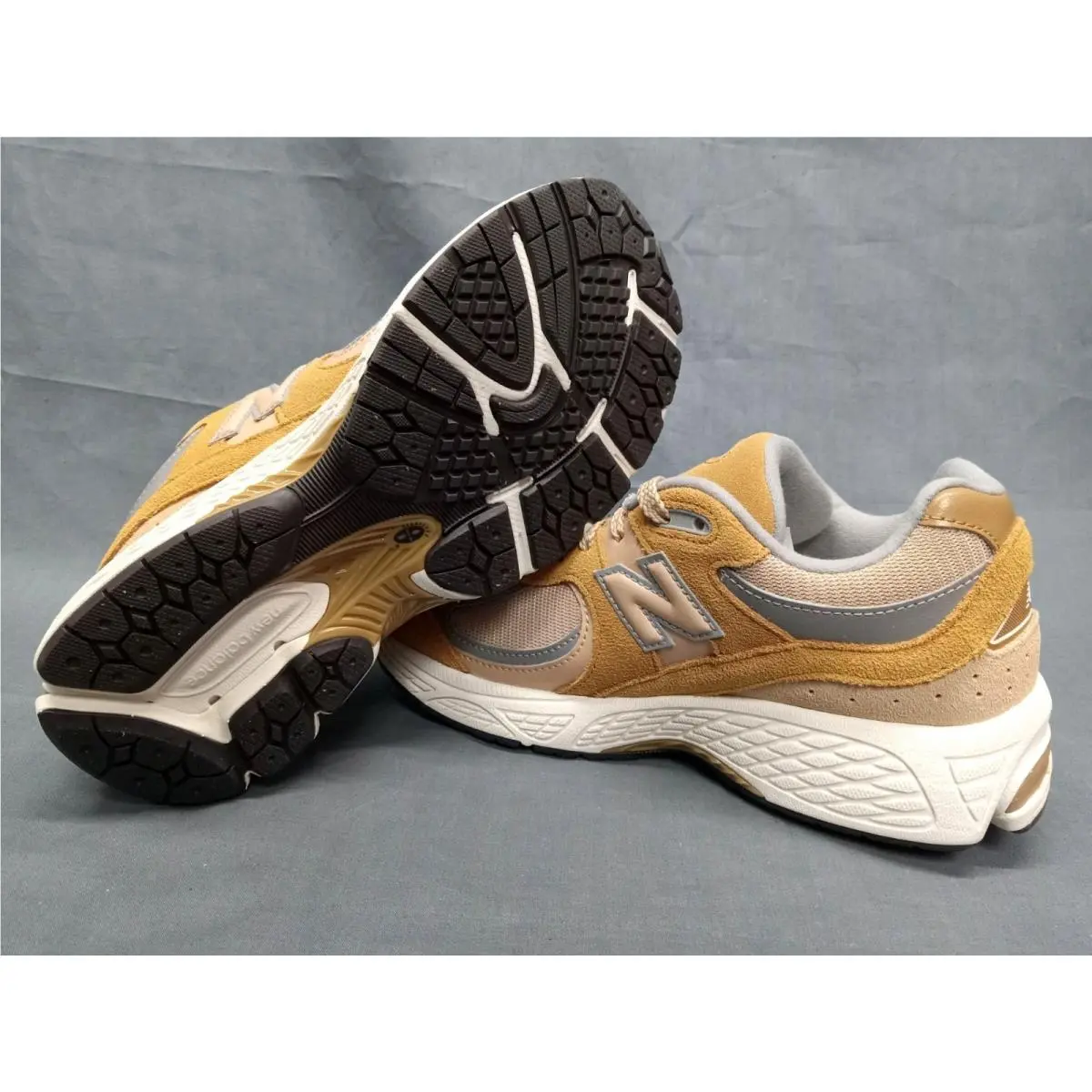 New Balance shoes - 2002 - GC2002CE - Beige (UPC: 197967815157) 0