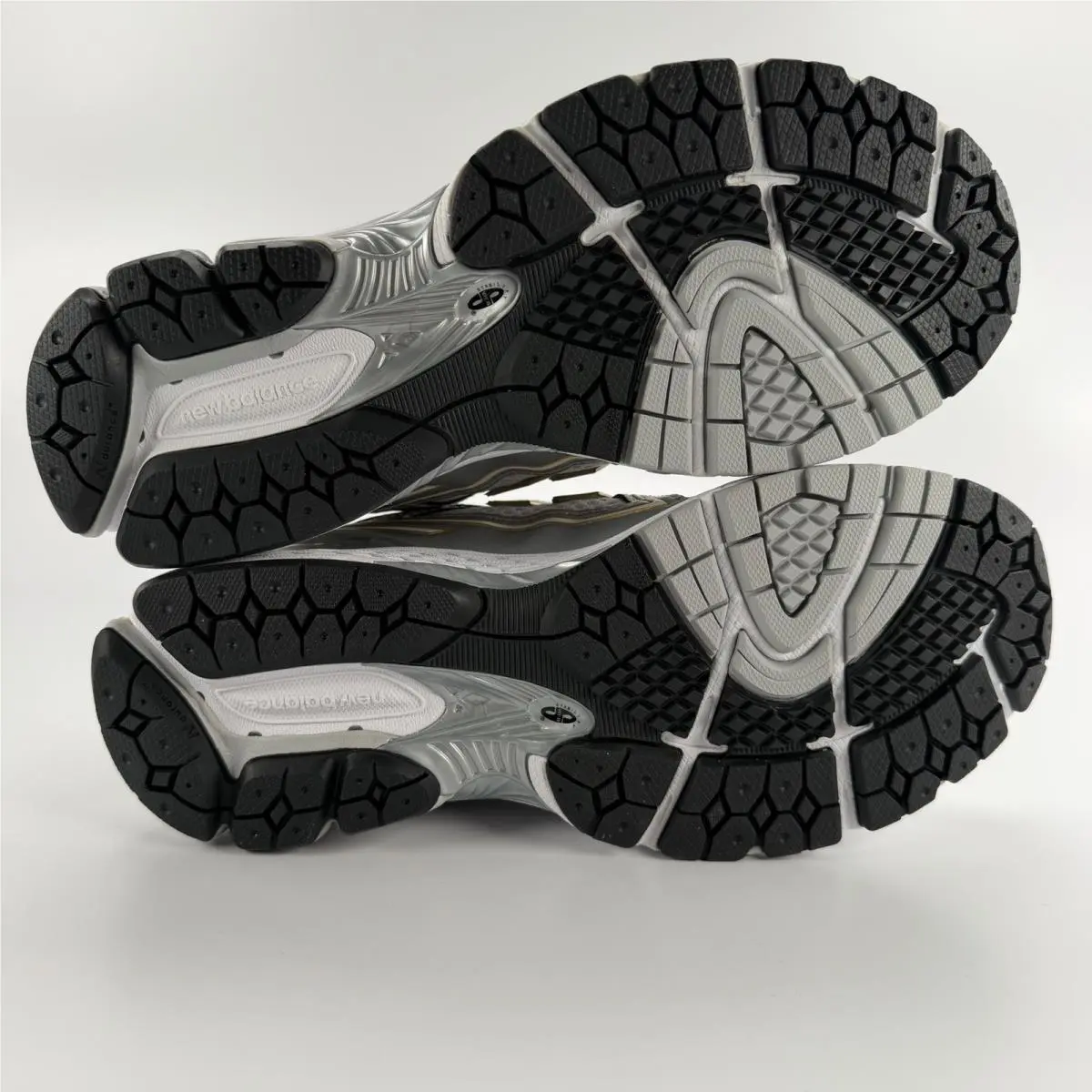 New Balance shoes - New Balance 1906R White Rain Cloud Silver Metallic - M1906RI - White 4
