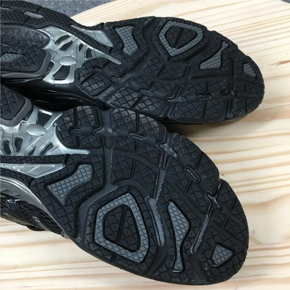 New Balance shoes - New Balance 770v2 - Black 12