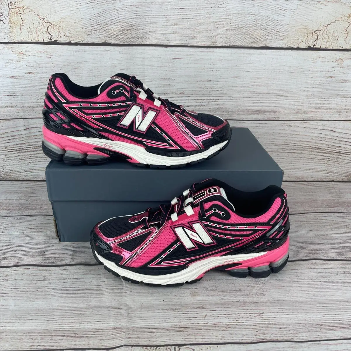 New Balance 1906R Womens Sz 7D Running Shoes Pink Black