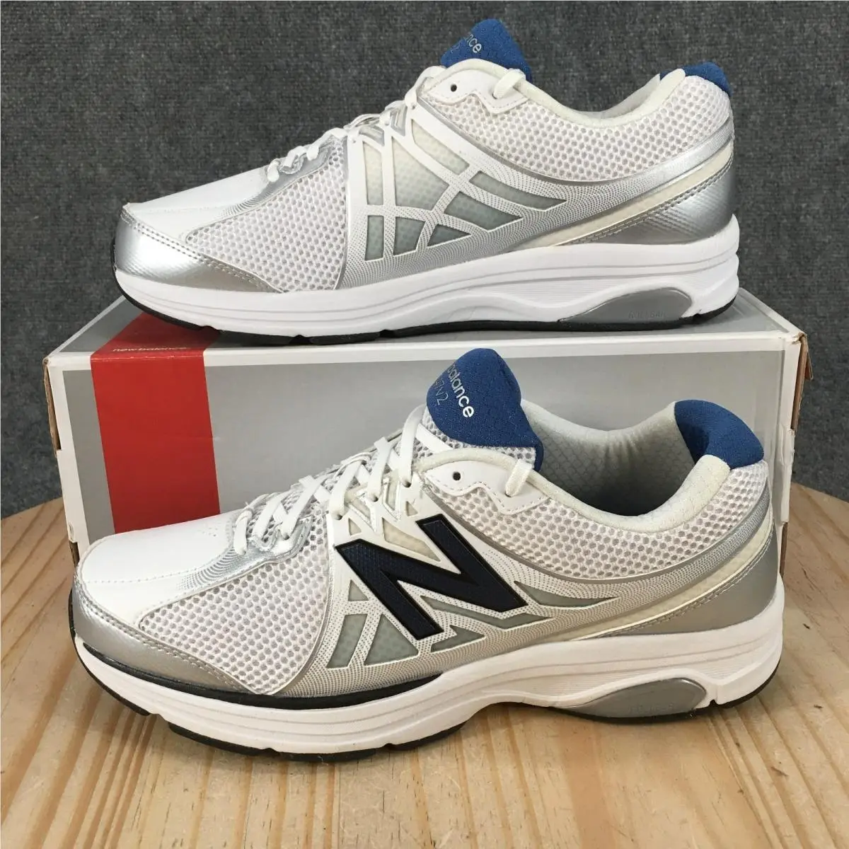 New Balance 847v2 Shoes Mens 9 2E Walking Sneakers Lace Up Low Top White New