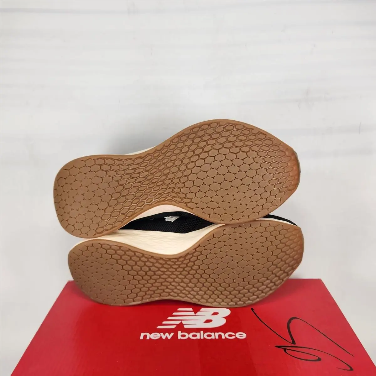 New Balance shoes - New Balance Fresh Foam Roav - Black 4