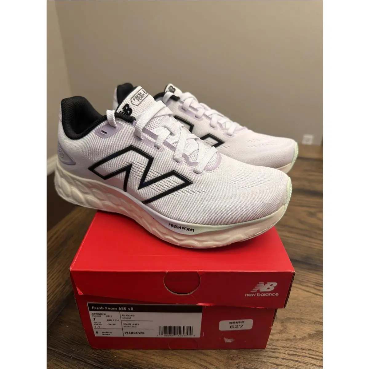 New Balance W680CW8 Women`s Size 7 ….R15