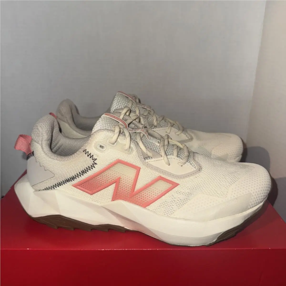 New Balance Dynasoft Nitrel v6 Beige Red Running Shoes WTNTRCS6 Women`s Size 9.5