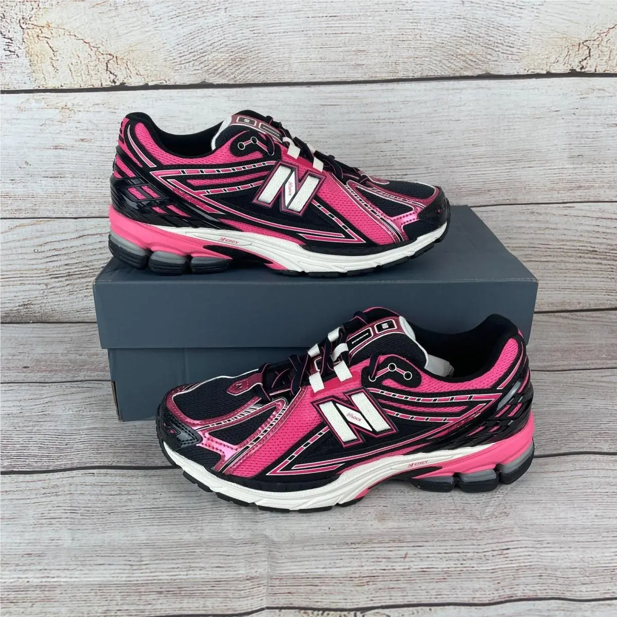 New Balance 1906R Womens Sz 9D Running Shoes Pink Black Classics
