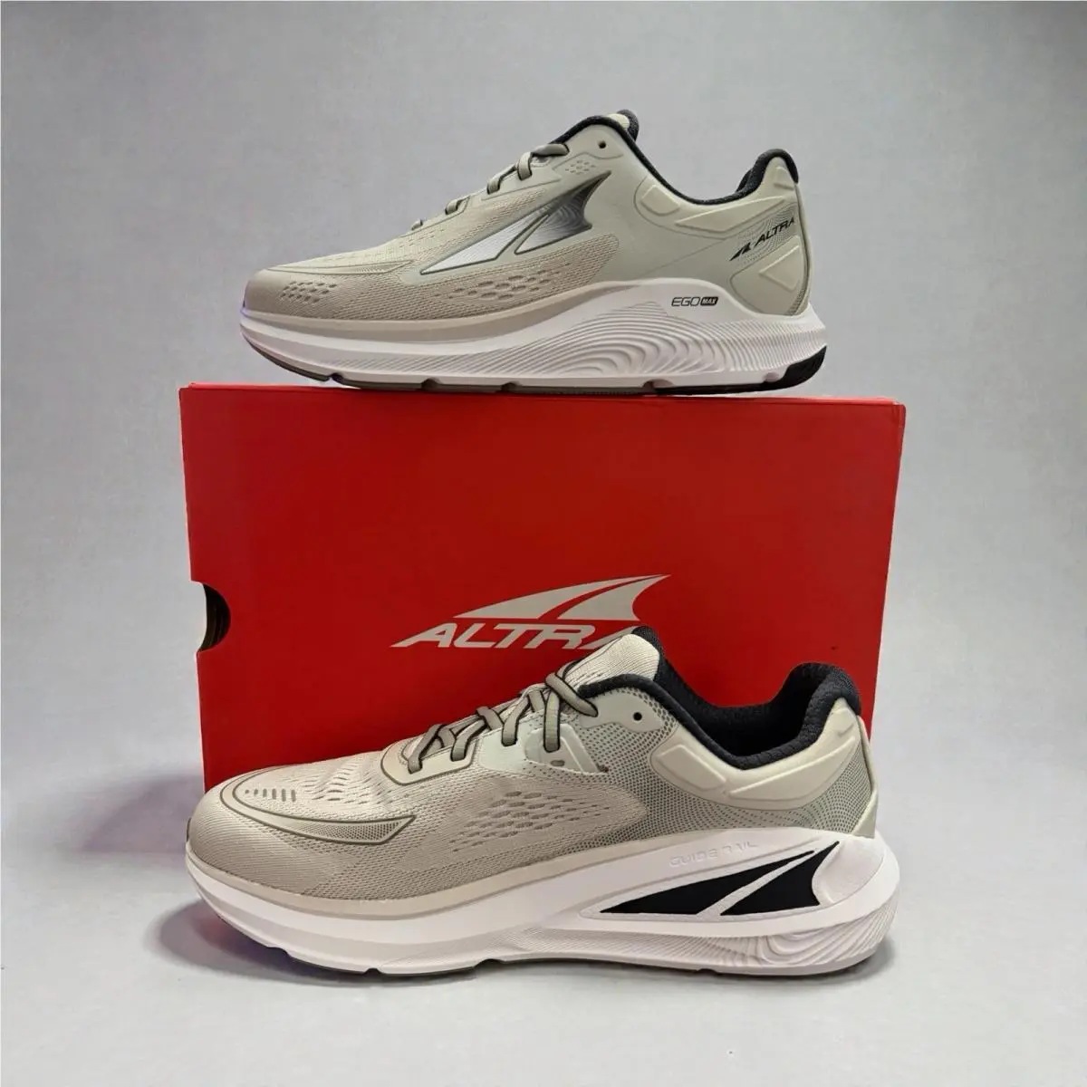 Altra sz 9 Men`s Ego Max Paradigm Beige Black Athletic Guide Rail Sneakers