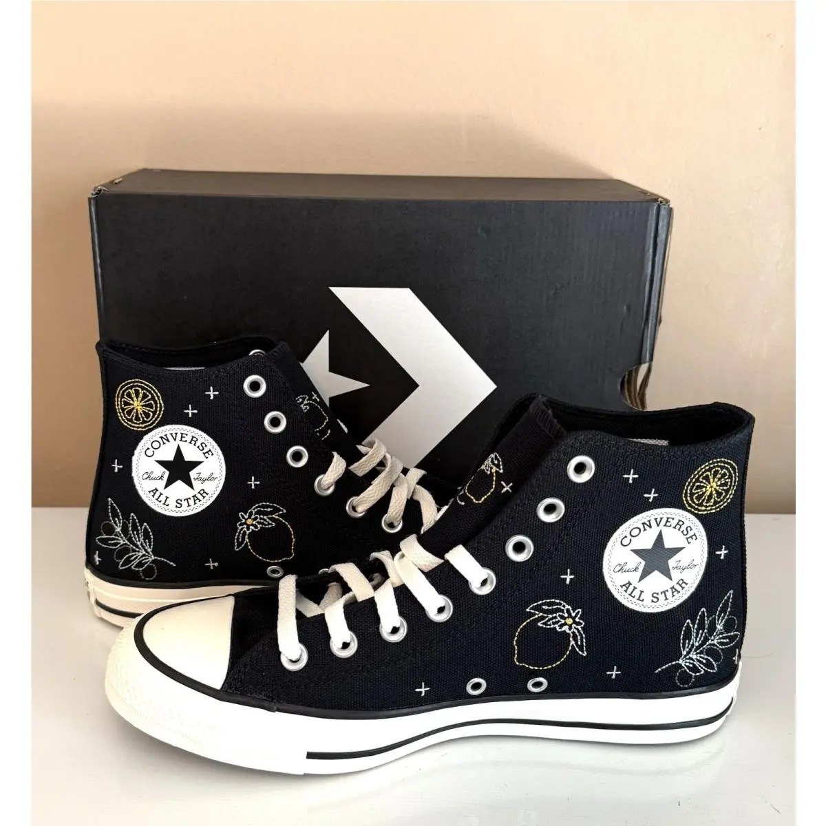 Converse Chuck Taylor All Star Women`s 9.5 Men`s 7.5 Embroidered High Tops