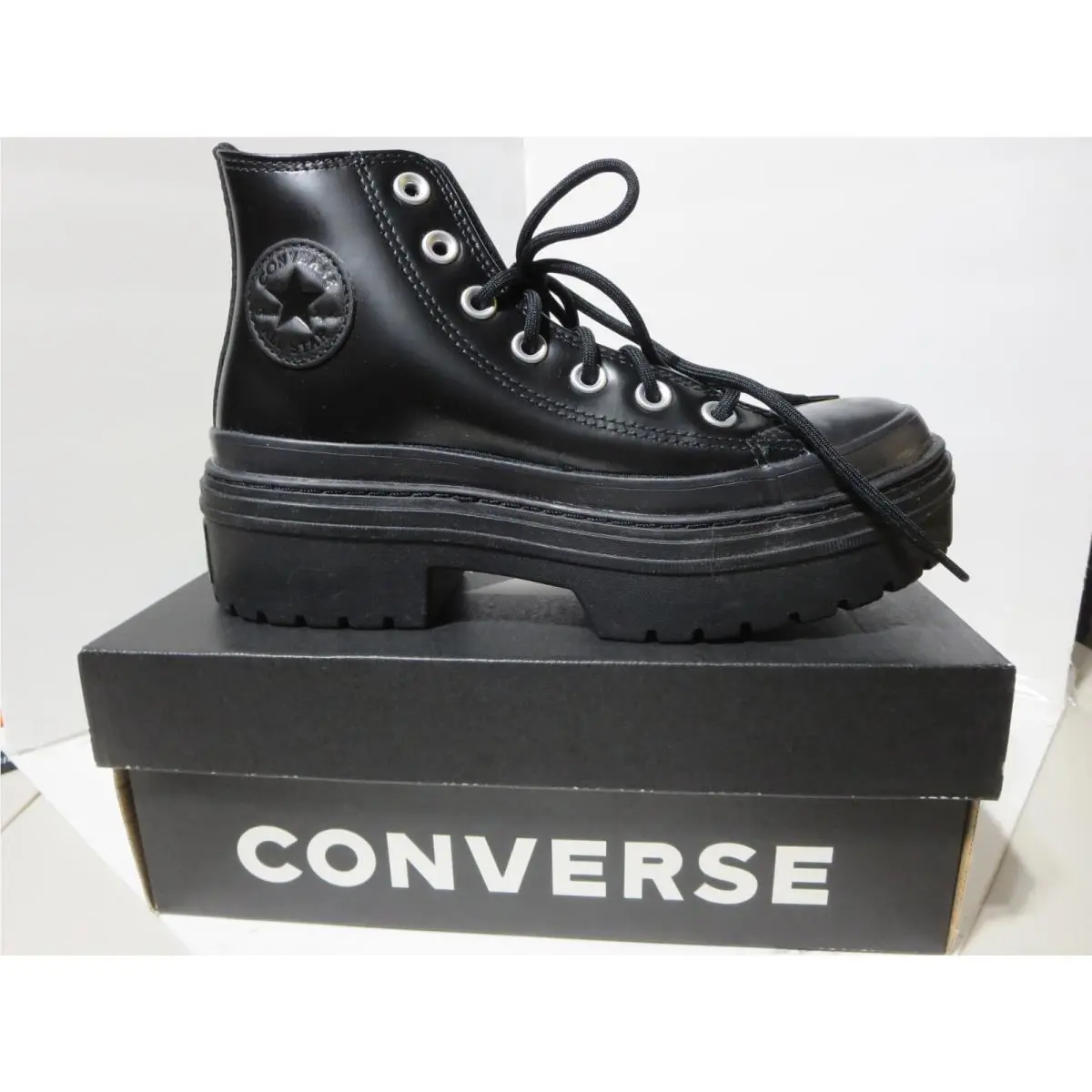 Converse All Star 398849 Womens Leather Size 6 Heals