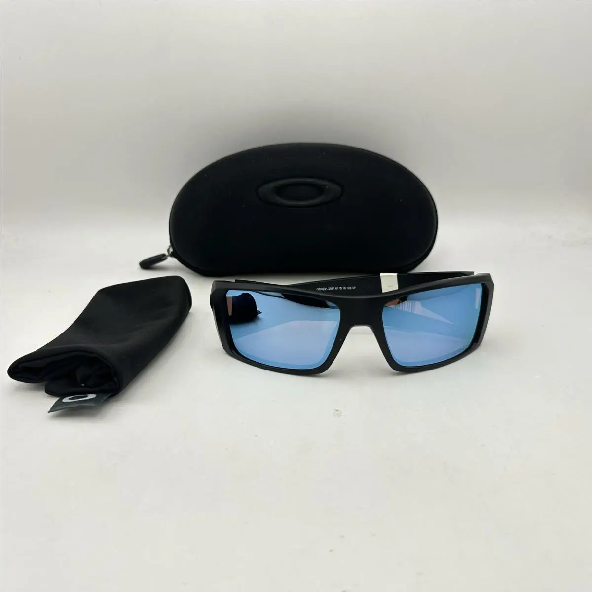 Oakley Mens Heliostat Cowboys Wrap Polarized Mirror Sunglasses Black/blue
