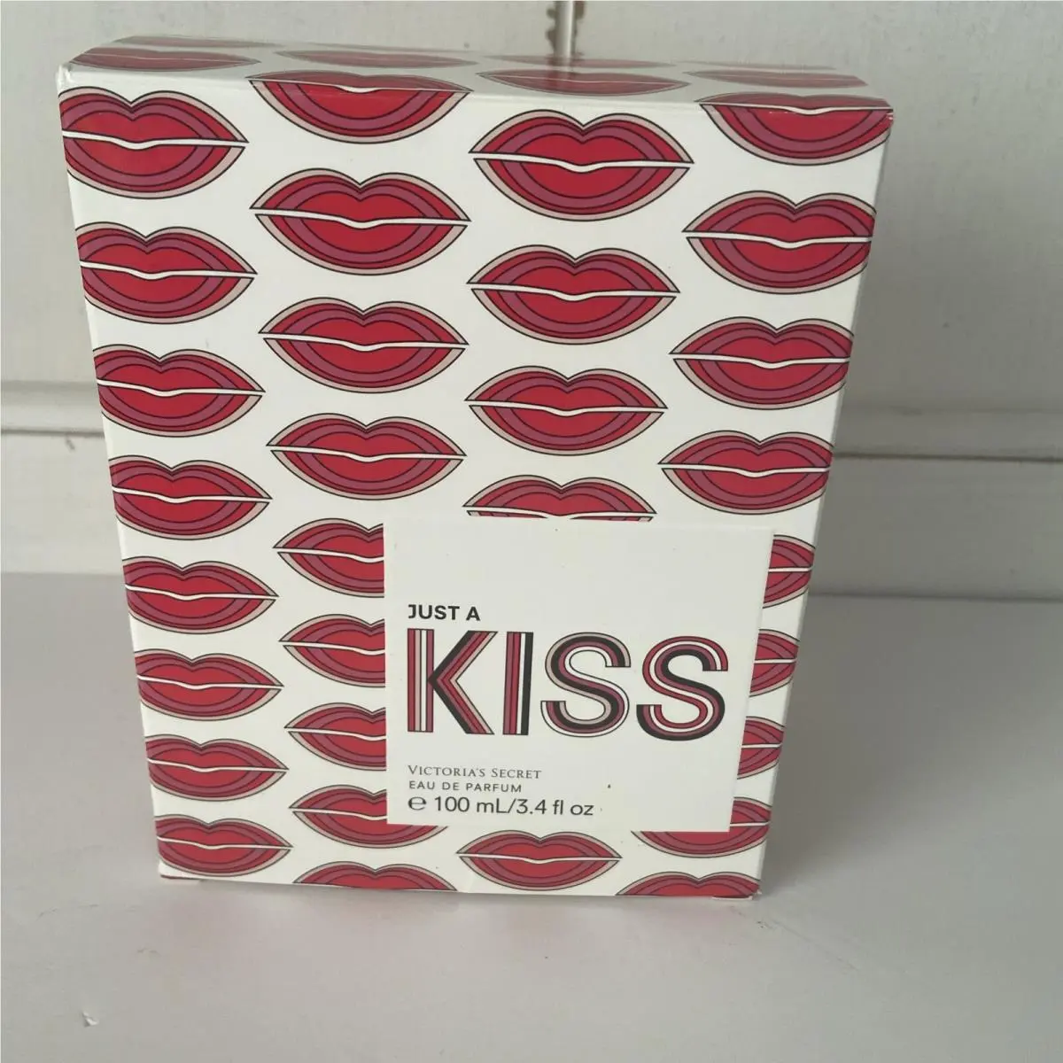 Victoria`s Secret Just A Kiss Eau de Parfum 3.4 fl oz Fragrance Spray