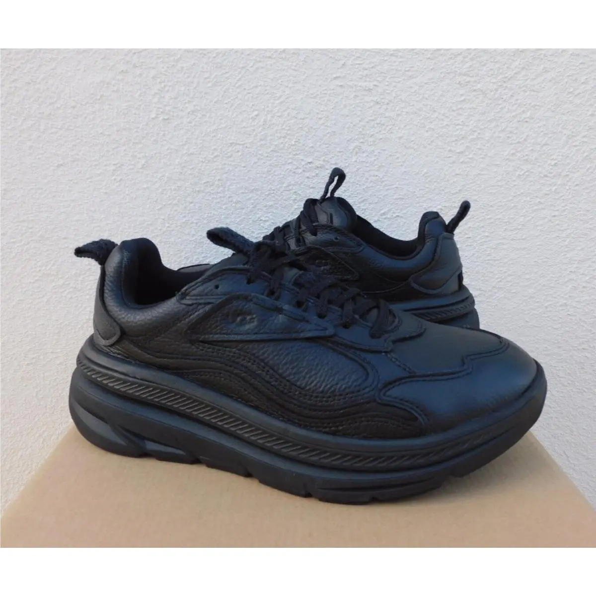 Ugg CA1 Black Leather Sneaker Active Comfort Shoes Women US 6.5/ Eur 37.5