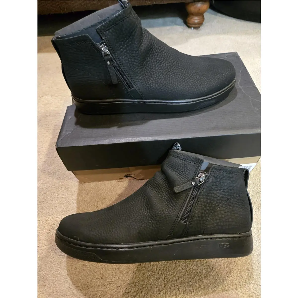 Ugg Men`s Pismo Sneakers Zip Size 9 Black Upper Suede