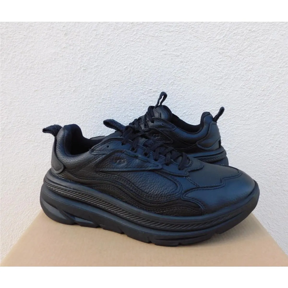 Ugg CA1 Black Leather Sneaker Active Comfort Shoes Women US 5/ Eur 36