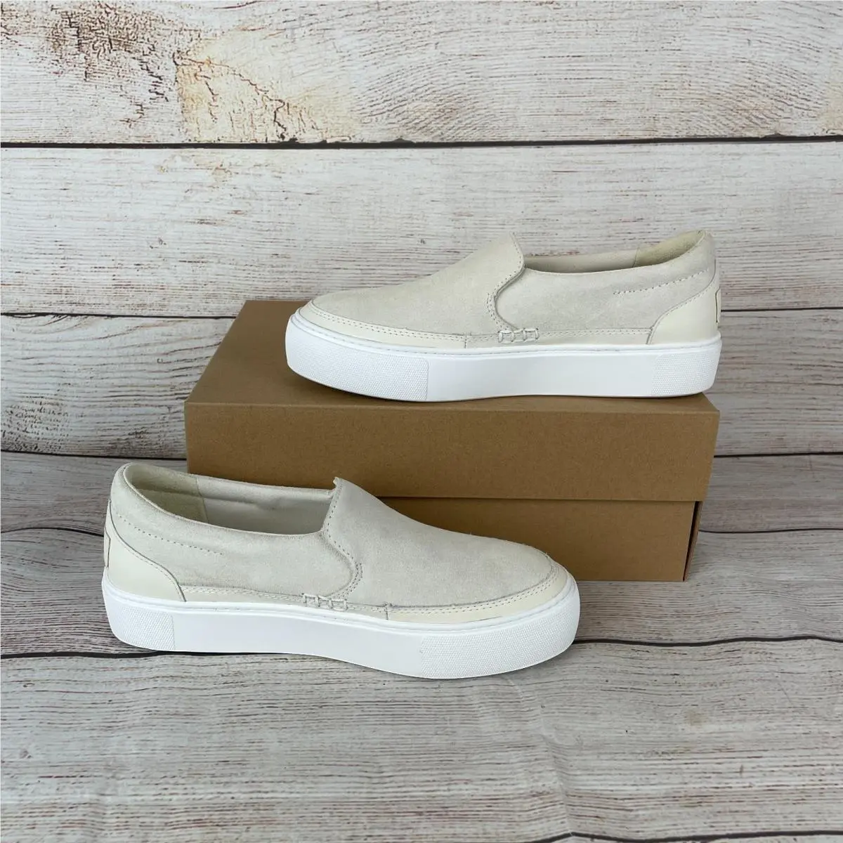 UGG shoes - White (UPC: 197634844060) 0