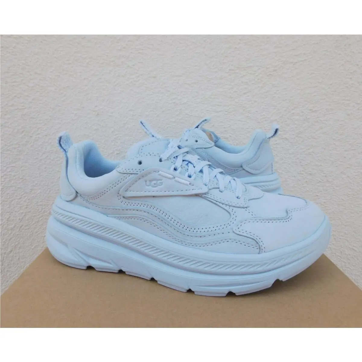 Ugg CA1 Iceland Leather Sneaker Active Comfort Shoes Women US 6.5/ Eur 37.5