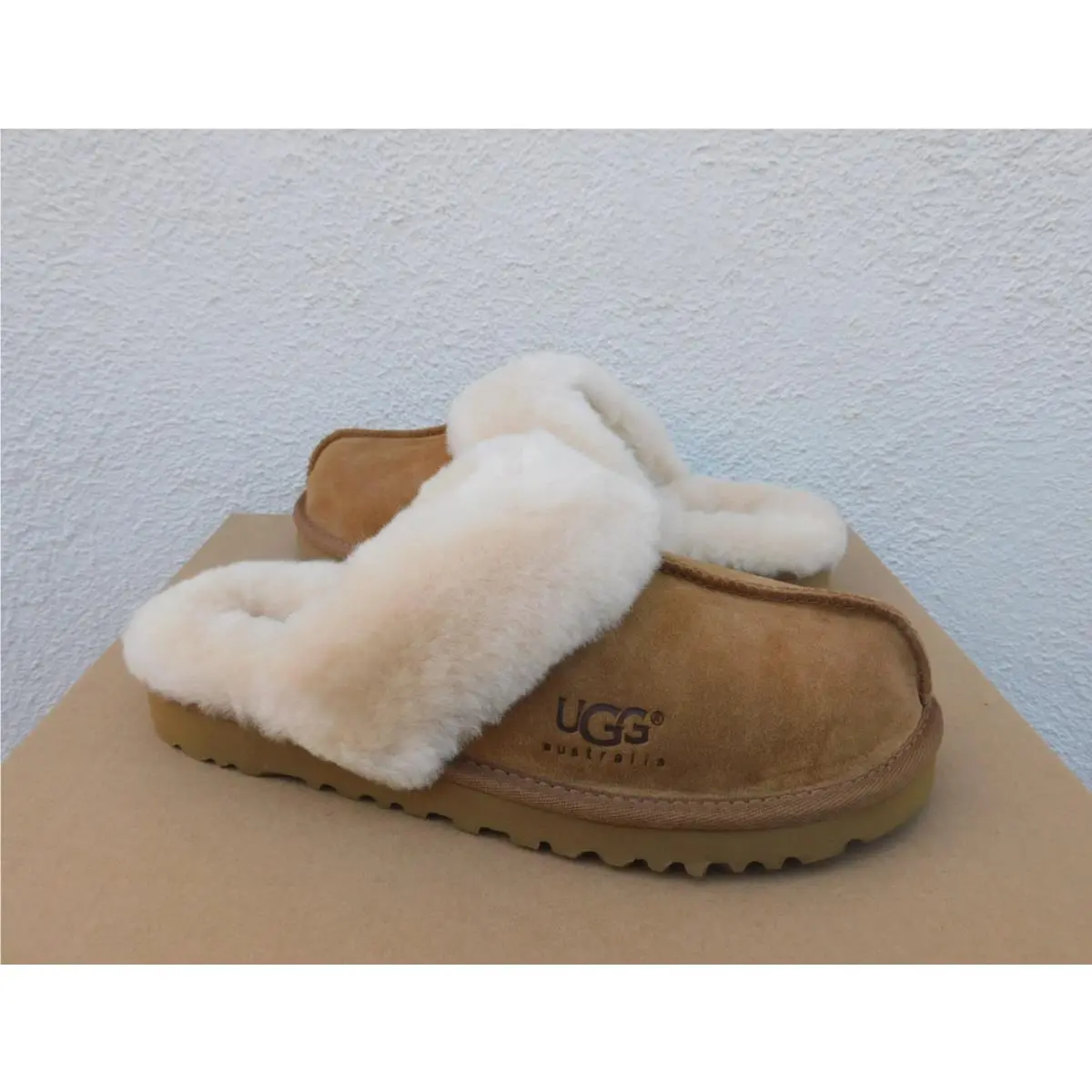 Ugg Chestnut Cozy Suede Sheepskin Slippers Shoe Youth 4 Fits Women US 5.5