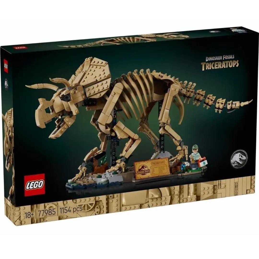 Lego Jurassic World Dinosaur Fossils: Triceratops 77985 In Hand