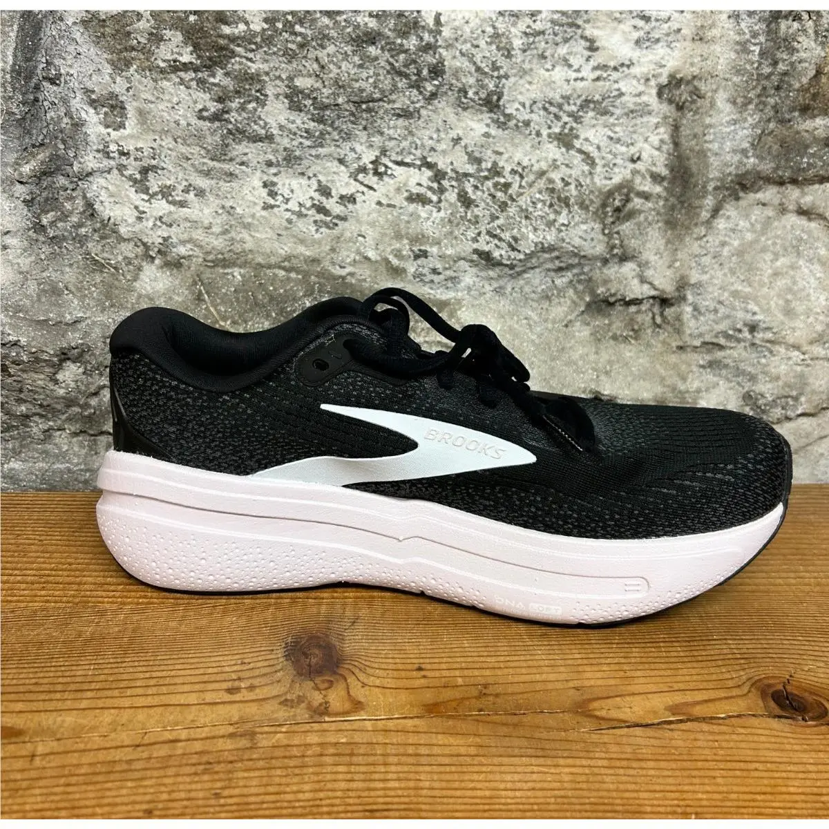 Brooks shoes - Ghost Max 2 - Ghost Max - 120420 1B 077 - Black 1
