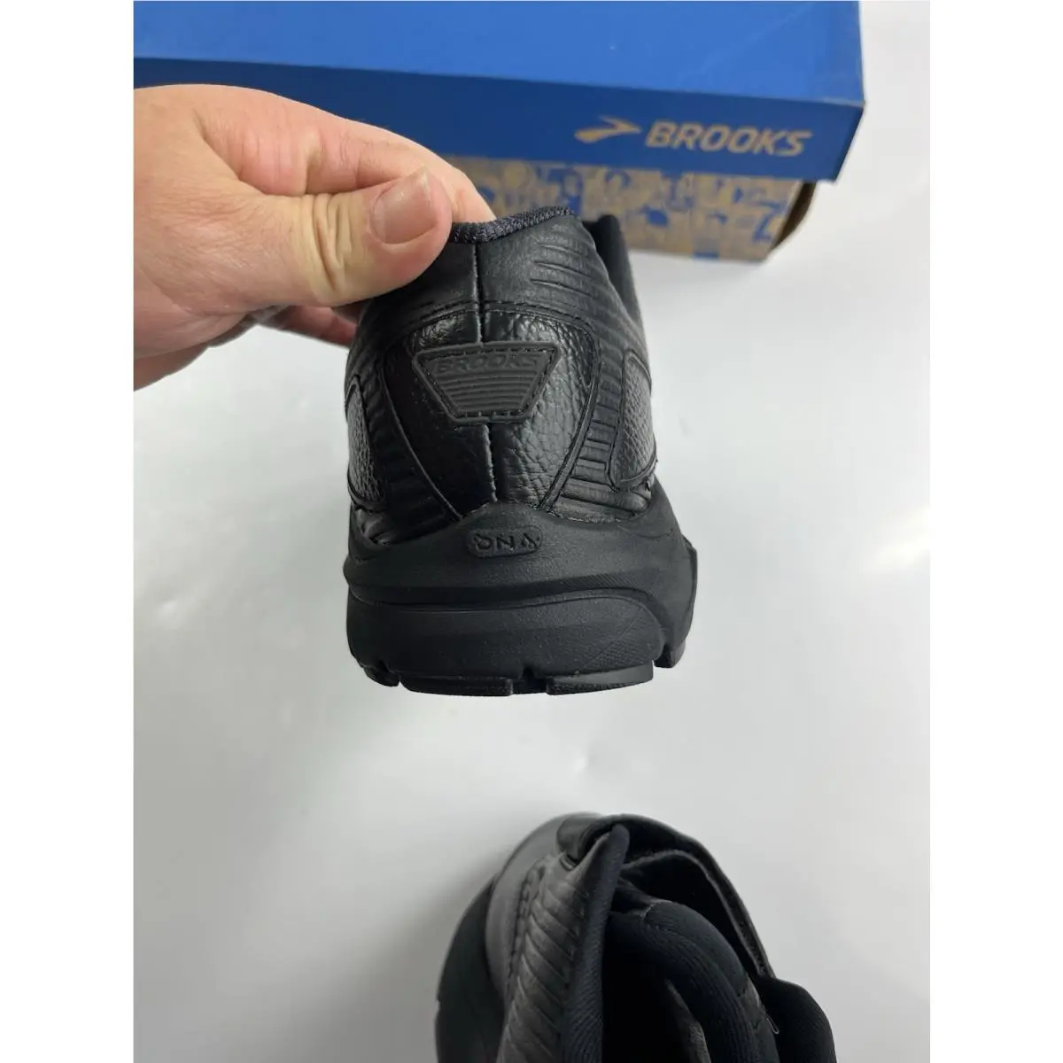 Brooks shoes - Brooks Addiction Walker V-strap 2 - Black 17